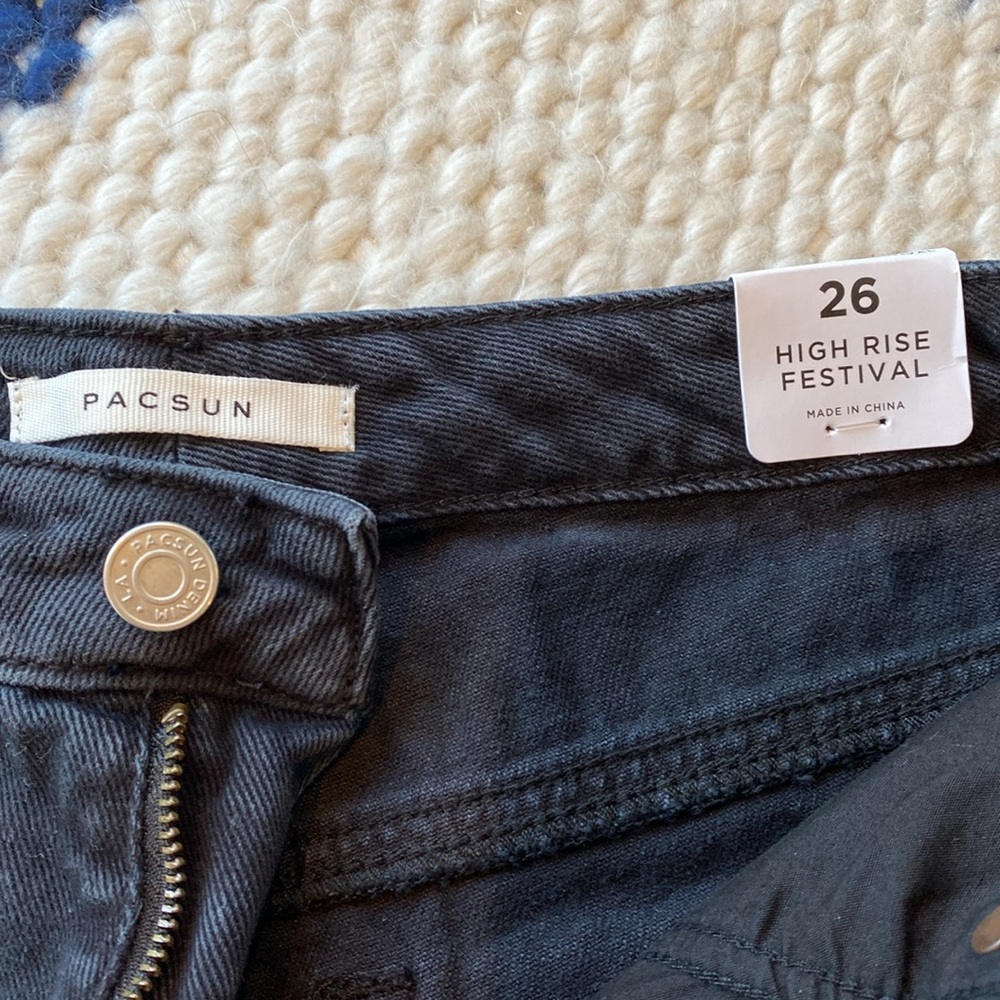 PacSun High Rise Festival shorts - Picture 2 of 4